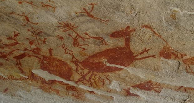 Fig. 1 -Tradición noreste – sitio arqueológico juega el do entrada Piauí. FUMDHAM. Foto de André Pessoa. Arte primitivo.