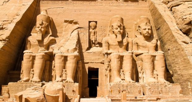 Feige. 1 - Einer der Tempel von Abu Simbel. Ägypten, zwischen gebaut 1284 und 1264 Wechselstrom, Im Auftrag des Pharao Ramses II.. Foto von PetraD.