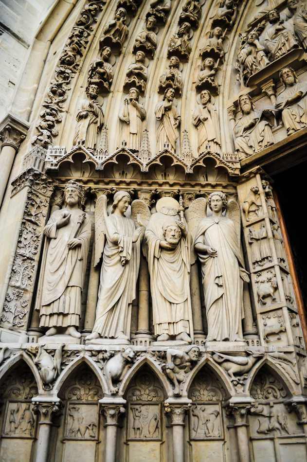 Fig. 2 – Detalhe da Catedral de Chartres, França. Arte românica e arte gótica.