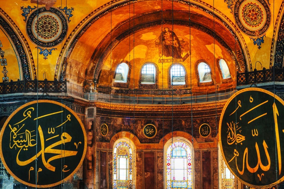 Fig. 2 – Basílica de Santa Sofia, Istambul, Turquia. Foto de Andriy Kravchenko. Arte bizantina.
