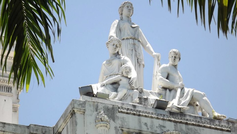 Fig. 9 – Palácio da Justiça, Recife, Pernambuco, esculturas. Foto: César.