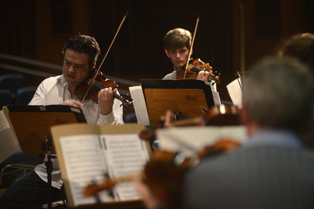 Ensemble à cordes de l’orchestre de chambre de Curitiba. Photos: Gilson Camargo.