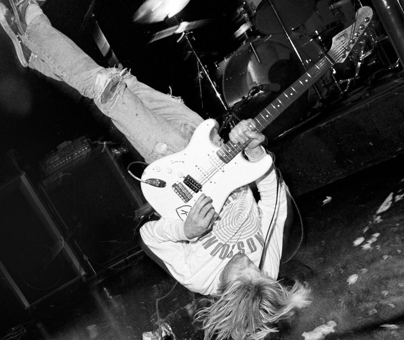 Κερτ Κομπέιν (ο κιθαρίστας και τραγουδιστής). Φωτογραφίες: Αποκάλυψη.