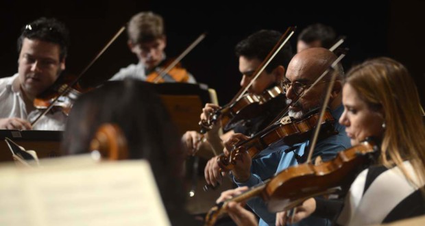 クリチバ市の室内管弦楽団. 写真: ギルソン ・ カマルゴ.