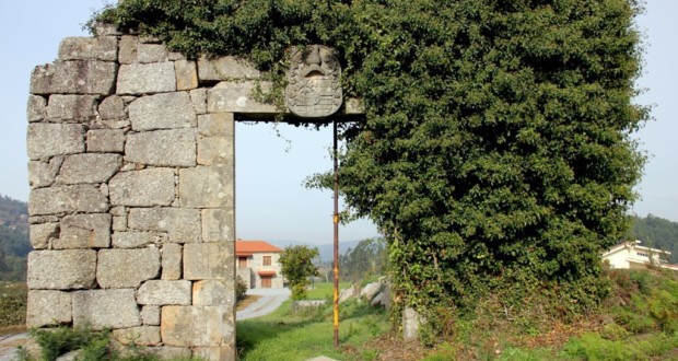 Portal aserrada en Castelo de Paiva. Fotos: periódico Paivense / Prensa de MF Global.