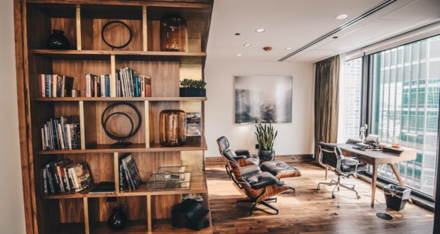 あなたのオフィスに素朴な装飾を設定する方法. 写真: カール・ソラーノのペクセルズ.