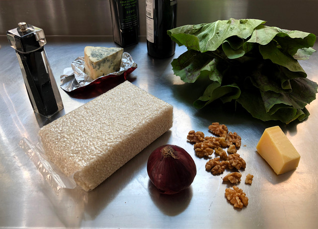 ラディッキオのリゾット, ingredientes para o arroz, イタリア文化研究所はありません. 写真: ディスクロージャー.