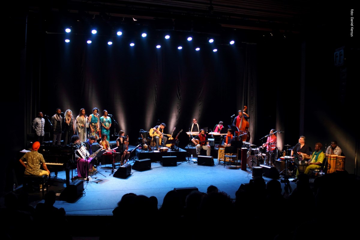 Orquestra reúne músicos refugiados. صور: Daniel Kersys.