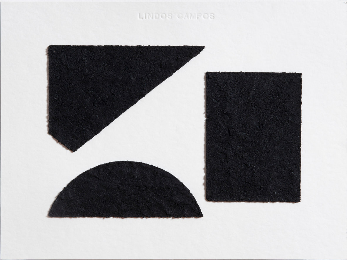 Συγγραφέας - Edgar Racy, Τίτλος - Lindos Campos, έτους - 2018, Τεχνική - άνθρακας και συνδετικό σε χαρτόνι, διαστάσεις - 40 x 30 cm. Φωτογραφίες: Αποκάλυψη.