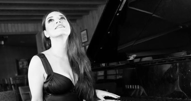 阿德里亚娜·伯纳德斯（Adriana Bernardes）, 女高音歌唱家, 推荐. 照片: 雷纳尔多Opice.
