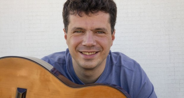 Daniel murray, violão. Photo: Samuel Santana (MR).