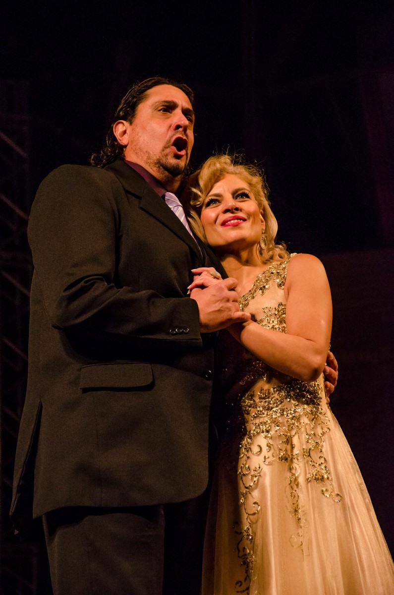 Marcello Vannucci, tenor, and Cláudia Neves, soprano. Photo: Tadeu Sales.