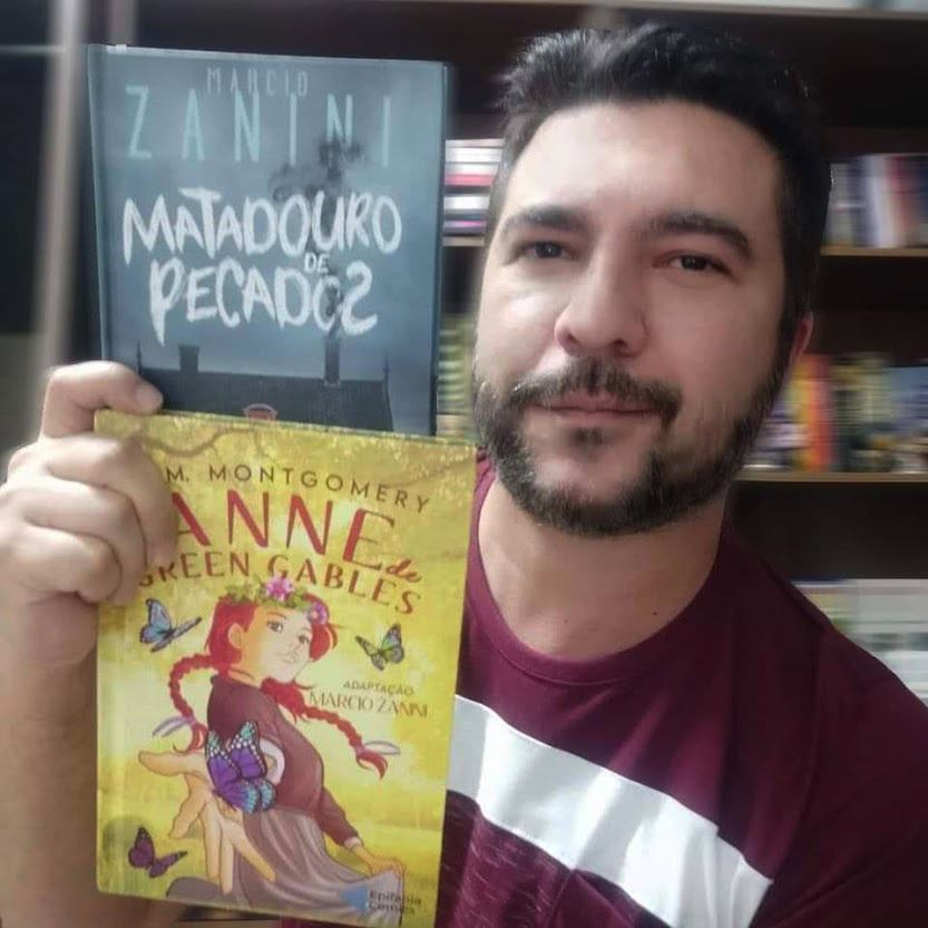Marcio Zanini e seus livros. Foto: Divulgação.