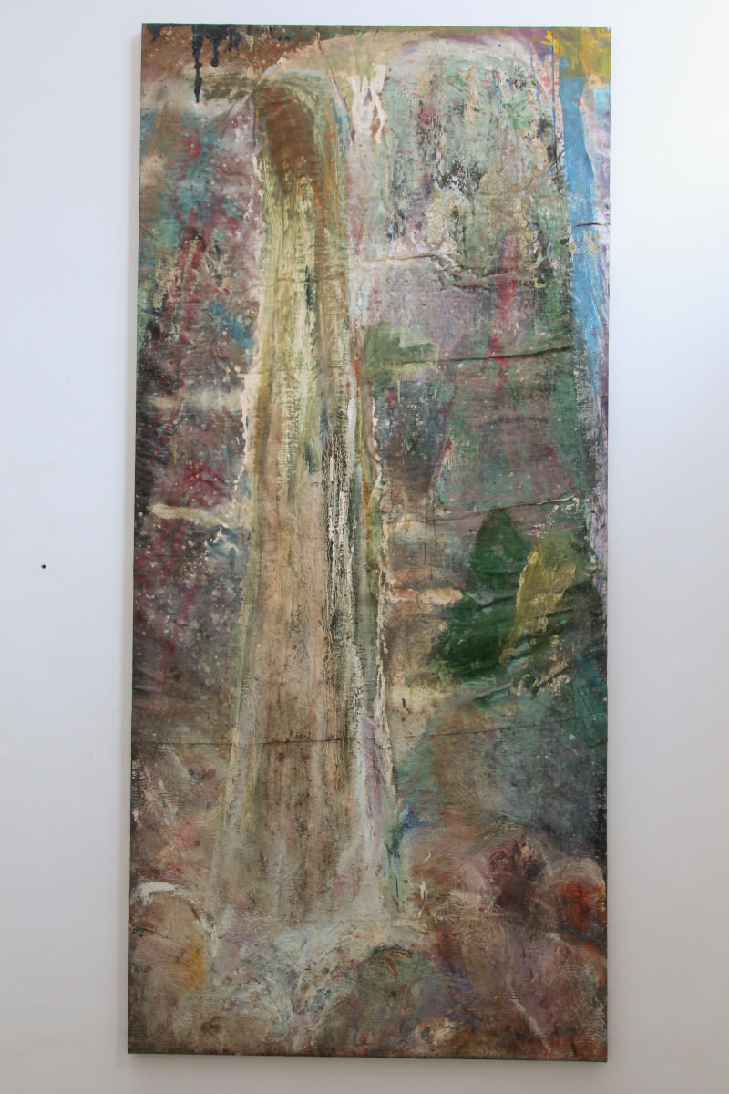 Cristina Canale, Queda. 1990. Técnica mista sobre tela. 250 x 115 cm. Foto: Cortesia da artista e Galeria Nara Roesler.