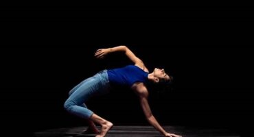 Estreia de vídeodança "SYNC" de Gabriela Moriondo acompanhada por Maicom Souza em coreografia da artista eslovaca Eva Urbanová. Foto: Divulgação.