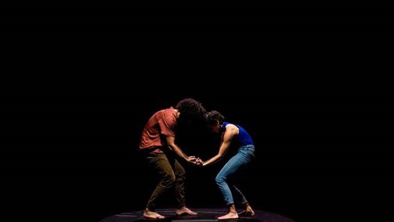 Ντεμπούτο βίντεο "SYNC" από τη Gabriela Moriondo συνοδευόμενη από τον Maicom Souza στη χορογραφία από τη Σλοβάκο καλλιτέχνη Eva Urbanová. Φωτογραφίες: Αποκάλυψη.