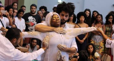 Coletivo Emaranhado, no espetáculo KALUNGA, dança afro-brasileira. Foto: Divulgação.