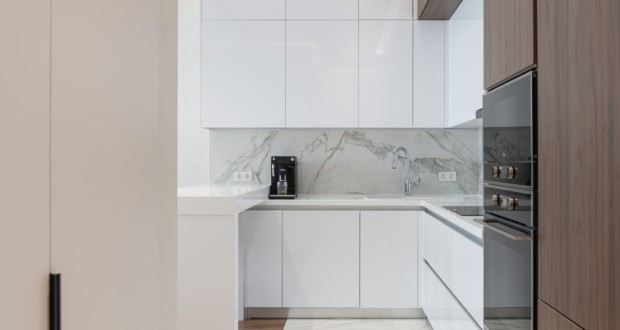 Suggerimenti per arredare la tua piccola cucina e sfruttare al meglio lo spazio. Foto: Max Vakhtbovych no Pexels.