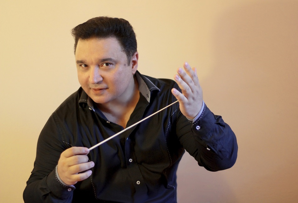 Arthur Barbosa, the conductor. Photo: Claudio Etges.