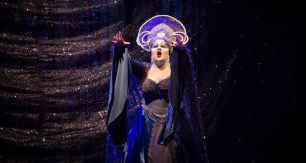 Jessica Léo, soprano, comme La Reine de la nuit dans un montage de l'opéra La flûte enchantée, de Mozart, 09-2019. Photos: Andréa Camargo.