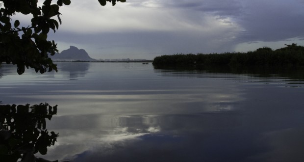 Jacarepaguá泻湖. 照片: A 在泻湖, CC BY-SA 3.0, 通过维基共享资源.