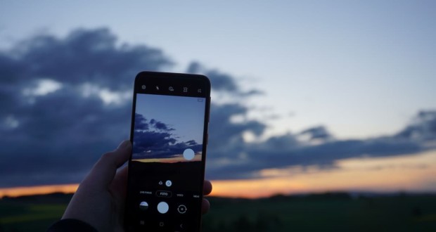 Tips for those who want to take the best night photos by cell phone. Photo: Disclosure / MF Global Press.