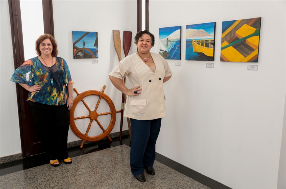 A curadora Ana Schieck e a artista visual Wil Catarina. Foto: Alex Ramos.