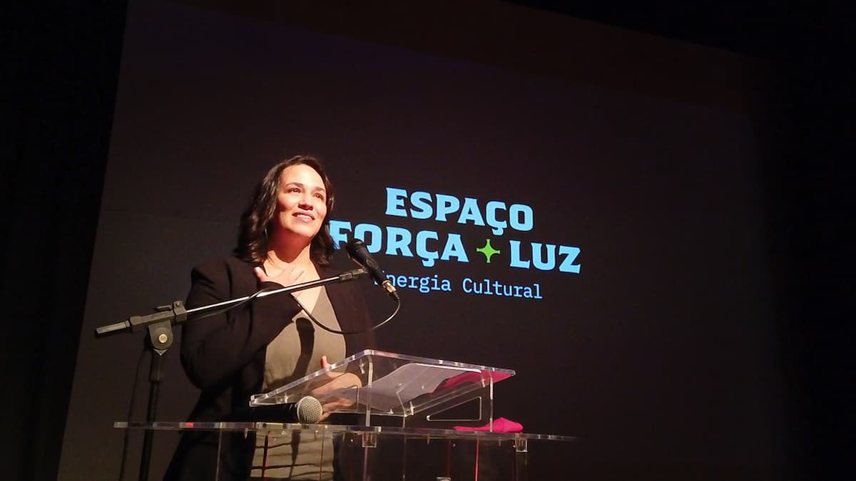 Chief Executive Officer, Veronica Fernandez, in a speech about the new phase of the institution. Photo: Guilherme Santos / StudioBah Branding & Design / Space Force and Light Archive.
