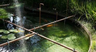 Instalação inédita ocupa quase toda a extensão do jardim projetado por Roberto Burle Marx. Photo:Torrando Cafea.