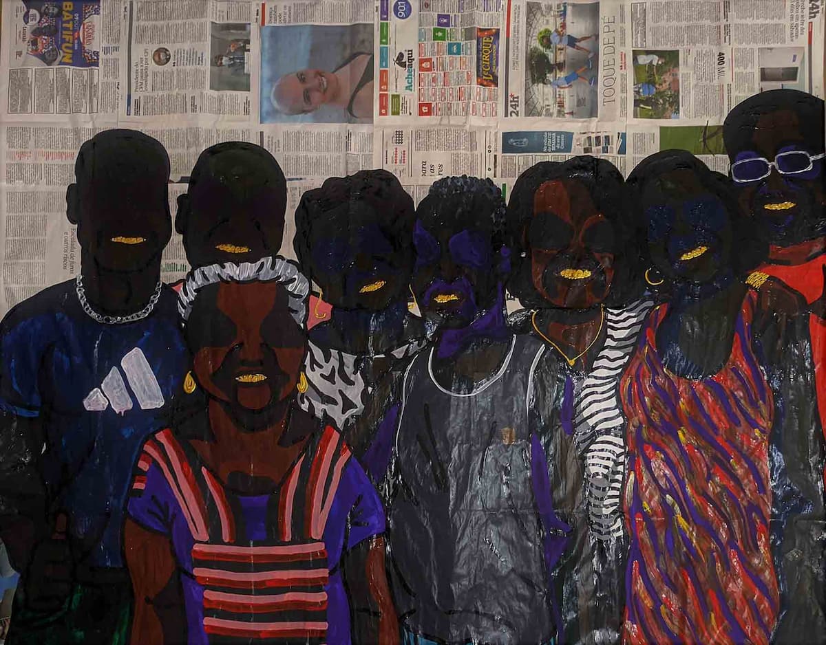 Author: Guilherme Almeida. Title: Family. Year: 2022. Technique: acrylic on newspaper. Dimensions: 135 x 170 cm.