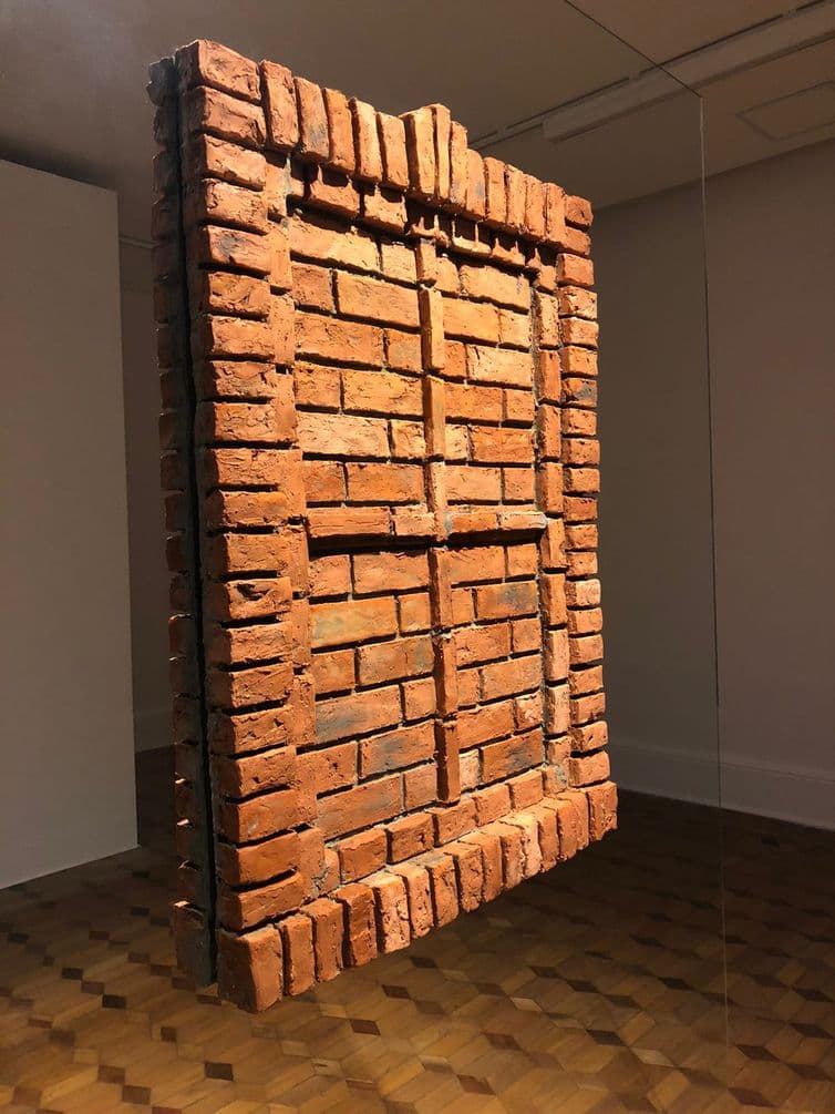 עבודה "חלון" מאת ליאנדרו ארליך בתערוכה "המתח" בבית Banco התרבות Centro לעשות ברזיל (CCBB), בסאו פאולו. תמונות: גילוי.