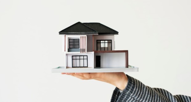 How to build a house with modern design?. Photo: House photo created by rawpixel.com - br.freepik.com.