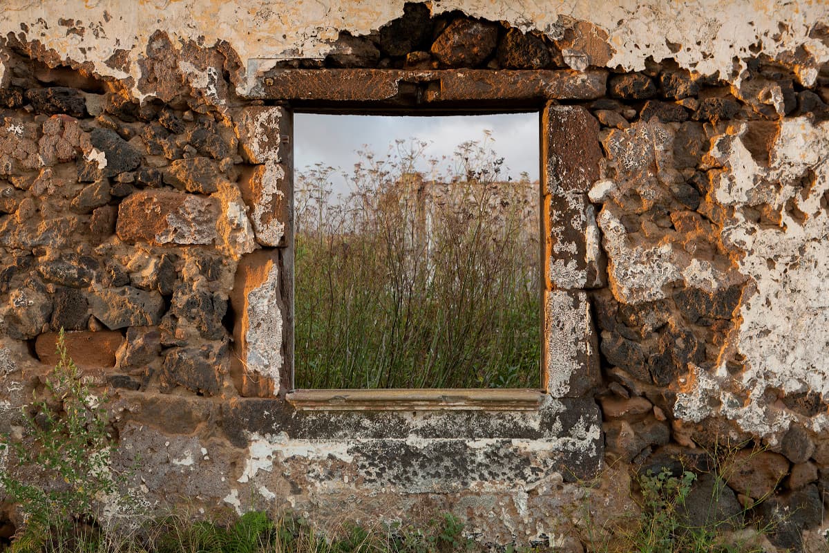 Work "Terceira Island Ruins", 2012, of Orlando Azevedo. Photo: Orlando Azevedo.
