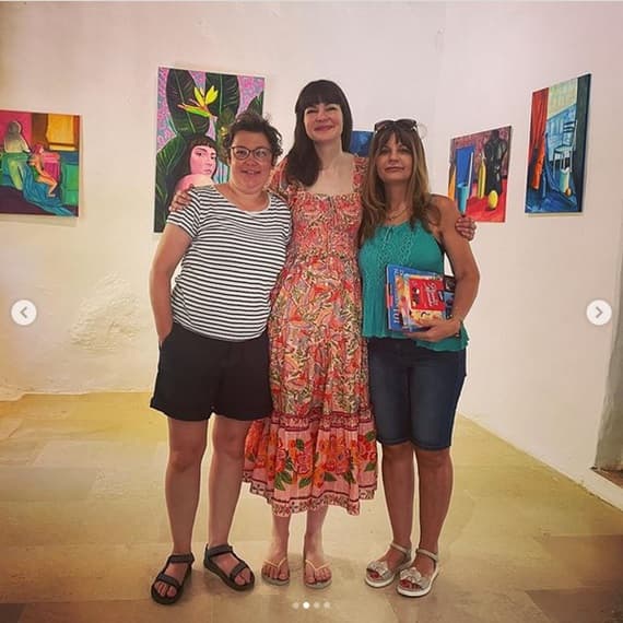 Σχήμα 3 - Εσωτερικό μουσείου, Ντομίνικα Σεργκέι, Katarzyna Lukaszewicz e Magdalena Wozniak-Melissourgaki, Επιμελητής έκθεσης και πρέσβης της Ελλάδας στην Mondial Art Academy.