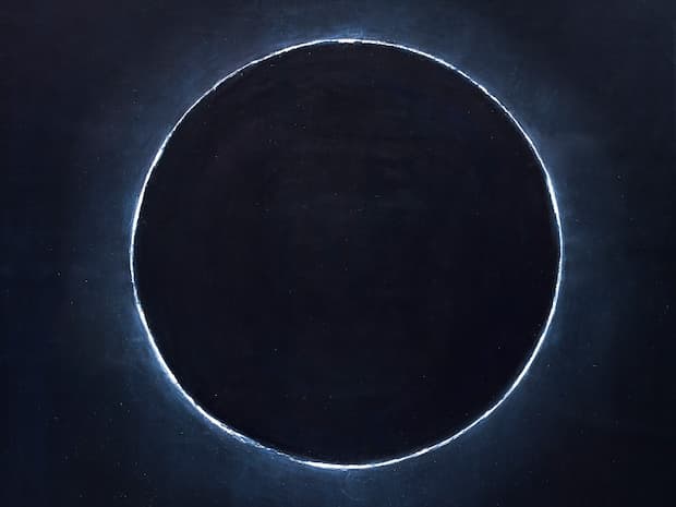 Occupazione artistica "Eclipse, Eclisse, Apocalisse" di Marcia Ribeiro, in primo piano. Foto: Rivelazione.