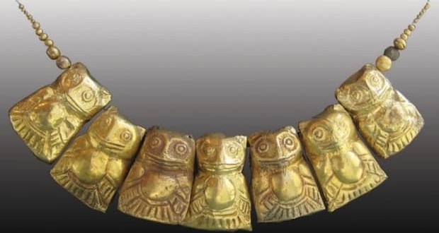 Andean Museum/Claro Vial Foundation, North Coast Peru, Chimu culture, necklace in gold. Photo: IPHAN.