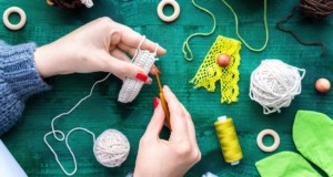 Crocheter: apprenez à l'utiliser à l'intérieur de votre maison. Photos: Photo au crochet créée par frimufilms - br.freepik.com.