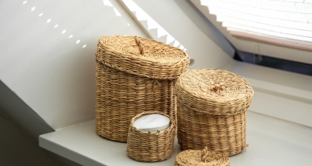 Tips for using wicker furniture in your decor. Photo: Basket photo created by pvproductions - br.freepik.com.