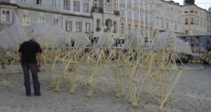 Le travail de Jansen exposé à Linz pendant Ars Electronica, à 2005. Photos: Éloquence, Domaine public, via Wikimedia Commons.
