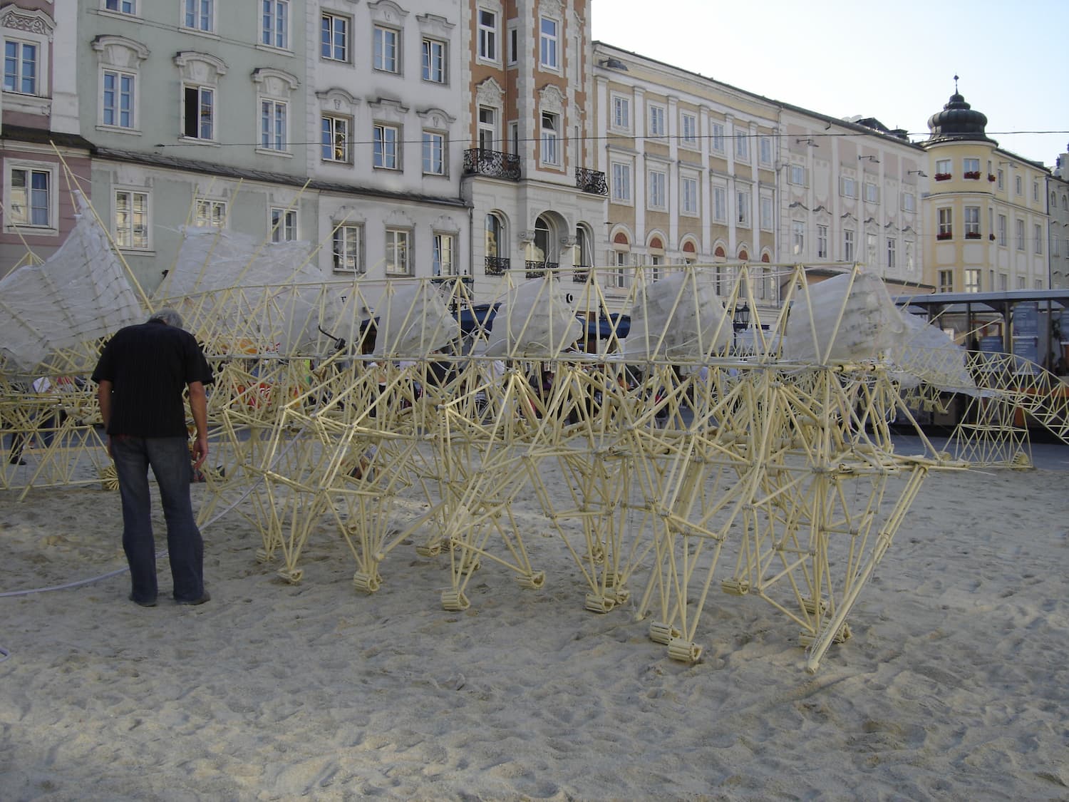 El trabajo de Jansen expuesto en Linz durante Ars Electronica, en 2005. Fotos: Elocuencia, Dominio publico, a través de Wikimedia Commons.