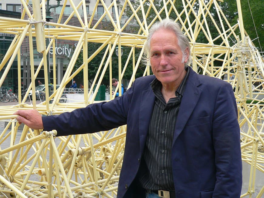 Theo Jansen at his "Strandbeest" exhibition, in Hannover. Photo: Axel Hindemith, Public domain, via Wikimedia Commons.
