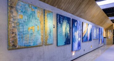 Ausstellung inspiriert von den auffälligen Farben und der Natur der Amalfiküste. Fotos: Guilherme Gongra.