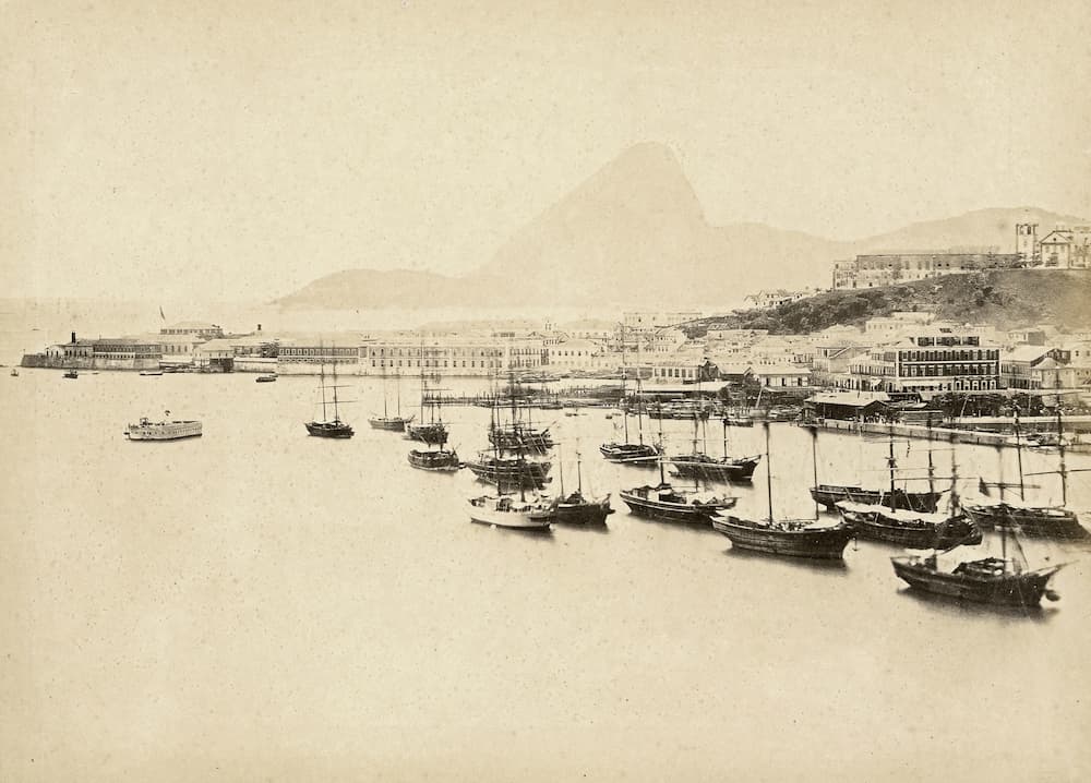 Fotos: IMS_02, Camillo Vedani, Panorama der Stadtmarine (Hafen von Rio de Janeiro), ca. 1865, Foto, 53 x 75cm, Camillo Vedani/Sammlung Gilberto Ferrez/Sammlung Instituto Moreira Salles.