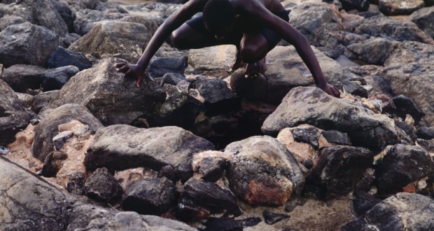 消える石, 、 1990, こちらも本展初登場。. 写真: ディスクロージャー | マリオ Cravo ネト.