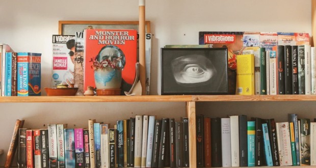 Estante para libros: 7 consejos para decorar y organizar. Foto de Tiana.
