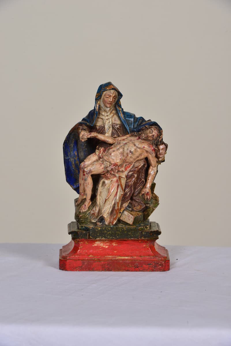 ファルコンJr., Aleijadinho (アントニオ・フランシスコ・リスボア), 敬虔な聖母, 21 世紀. 18, 彫刻と多色の木, 17 x 10 X 5,5 cm, イゴール ケイロス バローゾ コレクション.