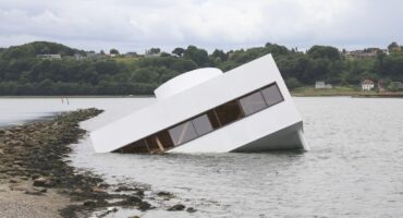 Obra "Modernità fluttuante" a Vejle, Danimarca, fare l'artista Asmund Havsteen-Mikkelsen. Foto: Cortesia Asmund Havsteen-Mikkelsen.