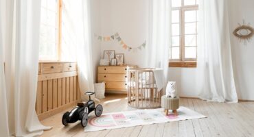 Les indispensables de la chambre de bébé. Image gratuite.