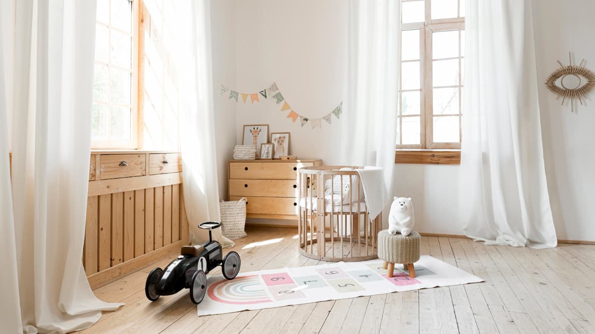 Básicos para la habitación del bebé. Imagen de Freepik.