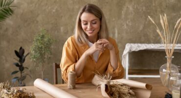 Nachhaltiges Handwerk: Erfahren Sie, wie Sie einzigartige und bewusste Stücke kreieren. Freepik-Bild.